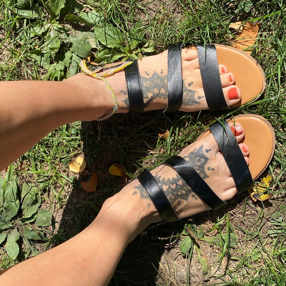 Sandles